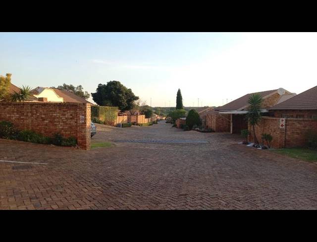3 BEDROOM TOWNHOUSE FOR SALE IN ELARDUSPARK
